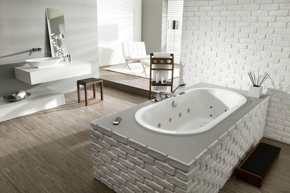 Reviva II in Starck bathtub